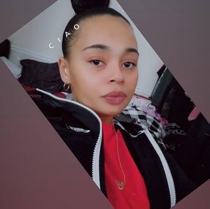 Meet your Posher, Adrianna